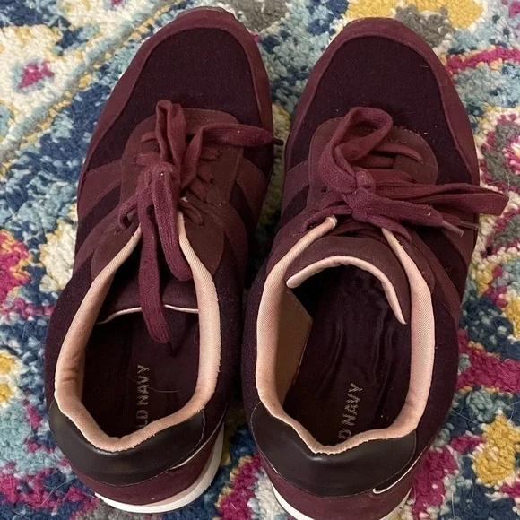 Crimson sneakers, very comfy, good gently used condition. Size 9. - Picture 7 of 9